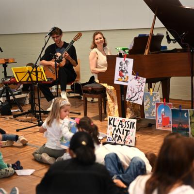 Mit Musik durch die Welt - Interaktive Konzerte für Kinder und ihre Eltern in Frankfurt am 06. Juni 2026 um 16:30 Uhr