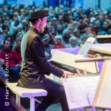 Die große Udo Jürgens Show - Herr Schmitt & das Trio Ensemble in Zeulenroda-Triebes am 27. Juni 2026 um 19:30 Uhr